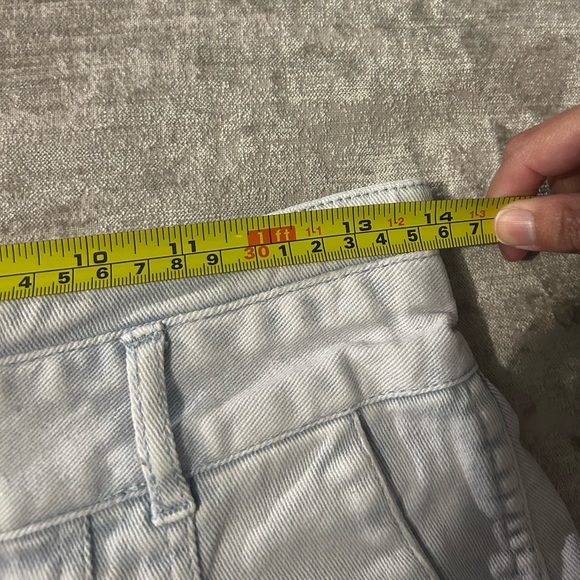 Faherty Women’s High-Rise Denim Pleated Shorts in Light Blue - Picture 7 of 9